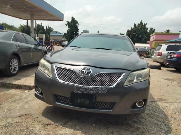 Toyota Camry 2010 Gray