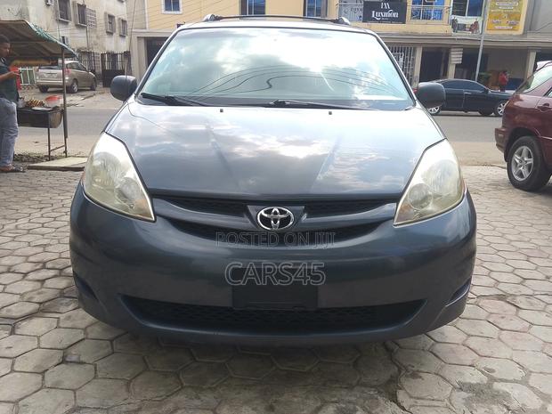 Toyota Sienna CE 2009 Gray
