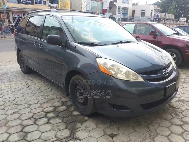 Toyota Sienna CE 2009 Gray