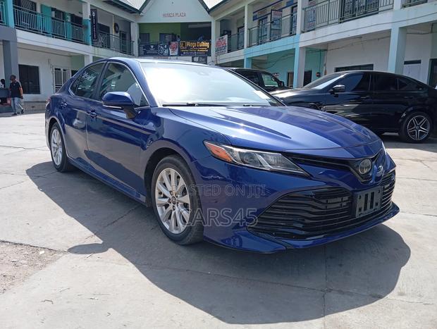 Toyota Camry 2018 Blue