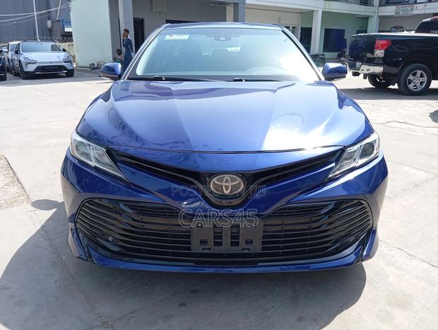Toyota Camry 2018 Blue