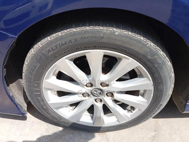 Toyota Camry 2018 Blue