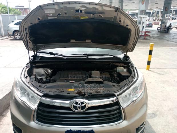 Toyota Highlander 2016 Gold