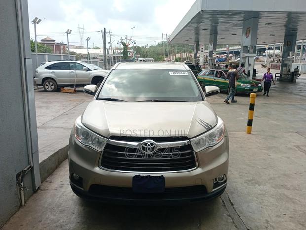 Toyota Highlander 2016 Gold