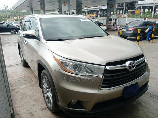 Toyota Highlander 2016 Gold