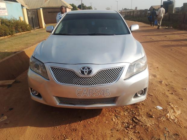 Toyota Camry 2010 Silver