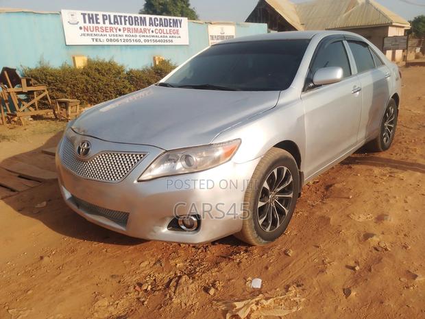 Toyota Camry 2010 Silver