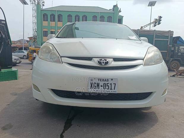 Toyota Sienna 2009 White