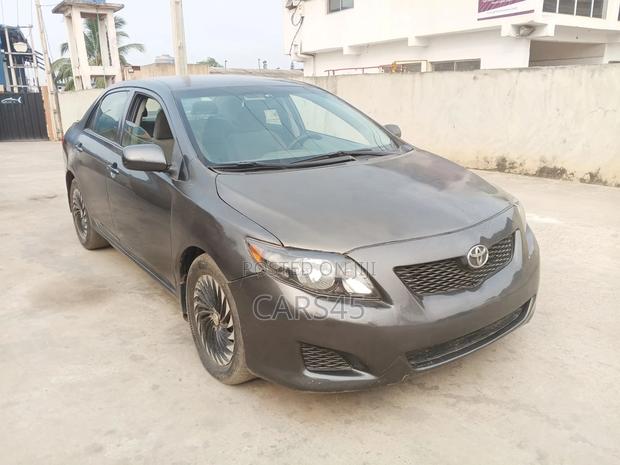 Toyota Corolla 2009 Gray