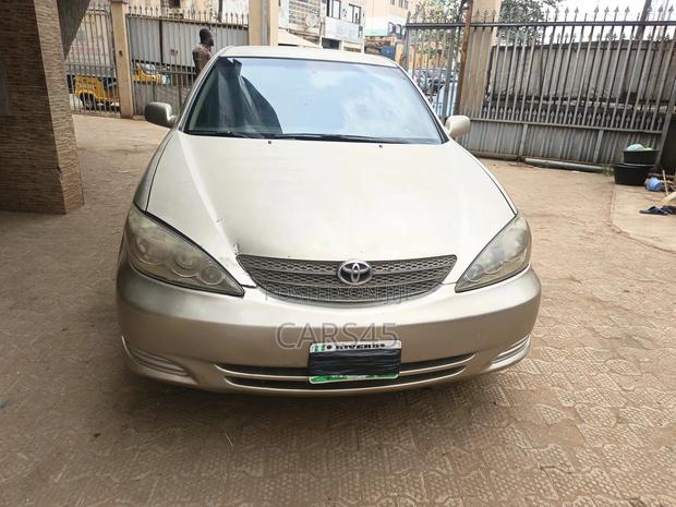 Toyota Camry 2004 Gold