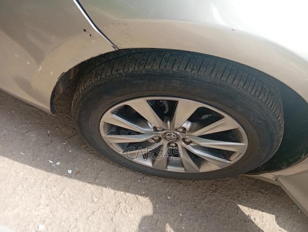 Toyota Camry 2015 Gold