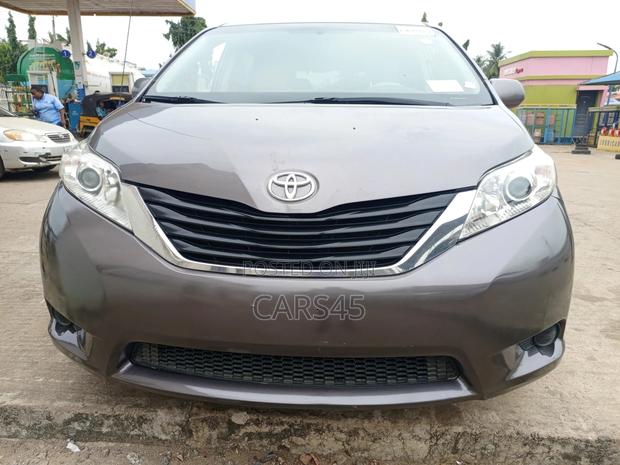 Toyota Sienna 2014 Gray