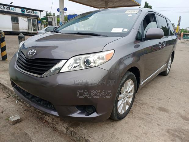Toyota Sienna 2014 Gray