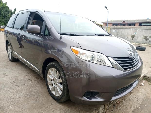 Toyota Sienna 2014 Gray