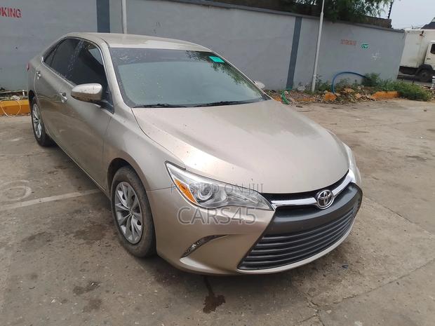 Toyota Camry 2015 Gold