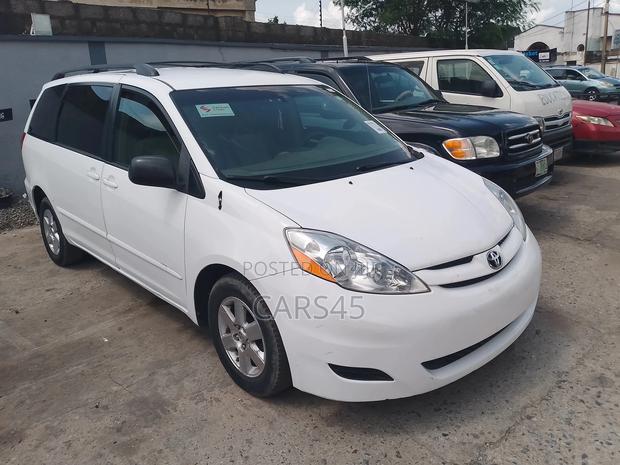 Toyota Sienna 2009 White