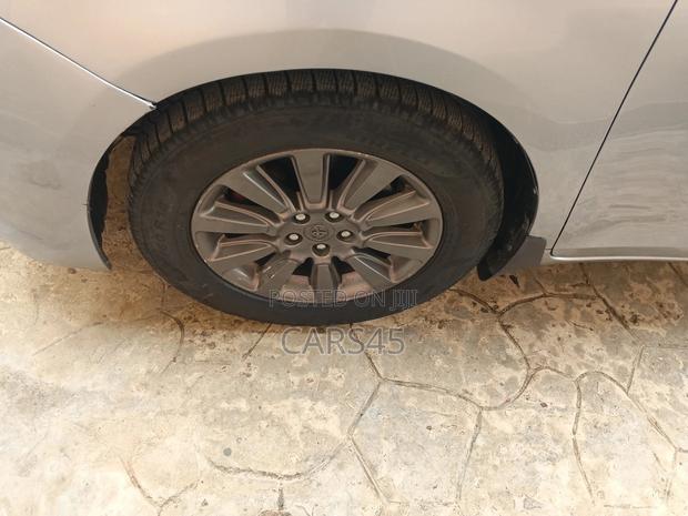 Toyota Sienna 2011 Gray