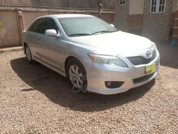 Toyota Camry 2010 Silver