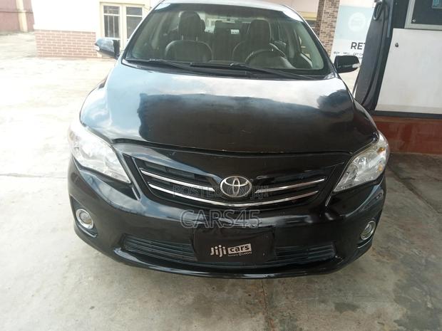 Toyota Corolla 2010 Black