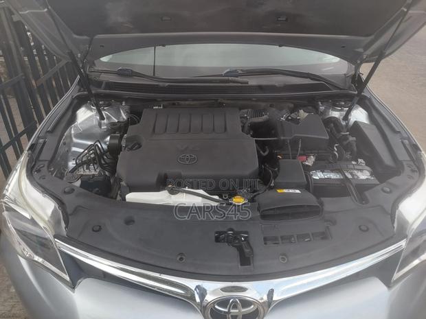 Toyota Avalon XLE Premium Sedan FWD (3.5L 6cyl 6A) 2017 Silver