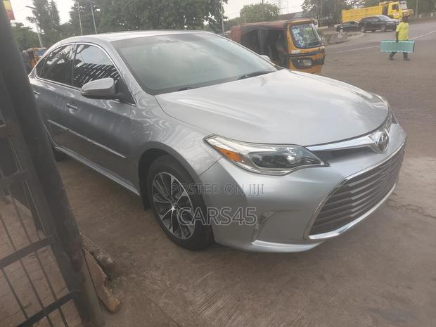 Toyota Avalon XLE Premium Sedan FWD (3.5L 6cyl 6A) 2017 Silver