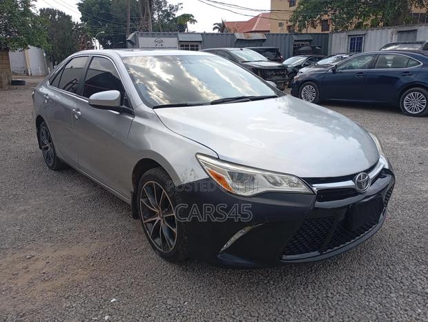 Toyota Camry 2016 Silver