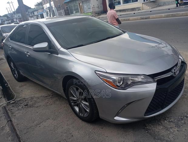 Toyota Camry 2015 Silver
