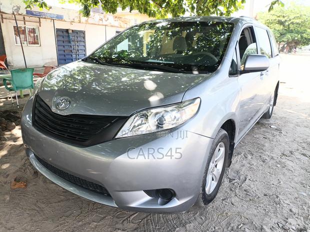 Toyota Sienna 2013 Gray
