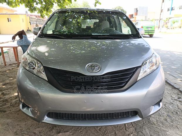 Toyota Sienna 2013 Gray
