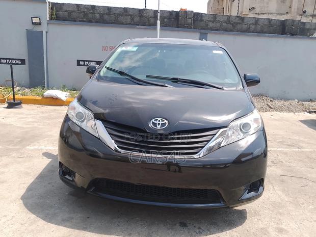 Toyota Sienna 2011 Black