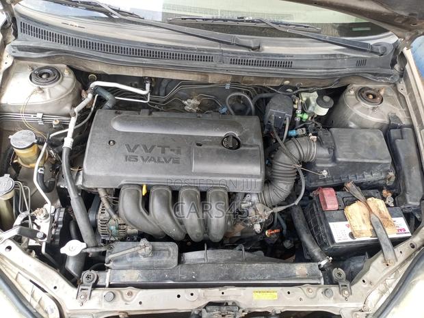 Toyota Corolla 2004 Gold