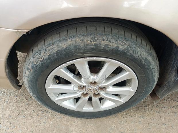Toyota Corolla 2004 Gold