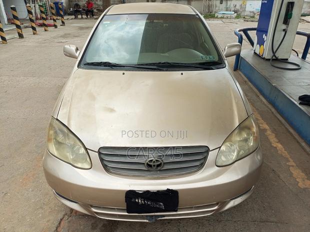 Toyota Corolla 2004 Gold
