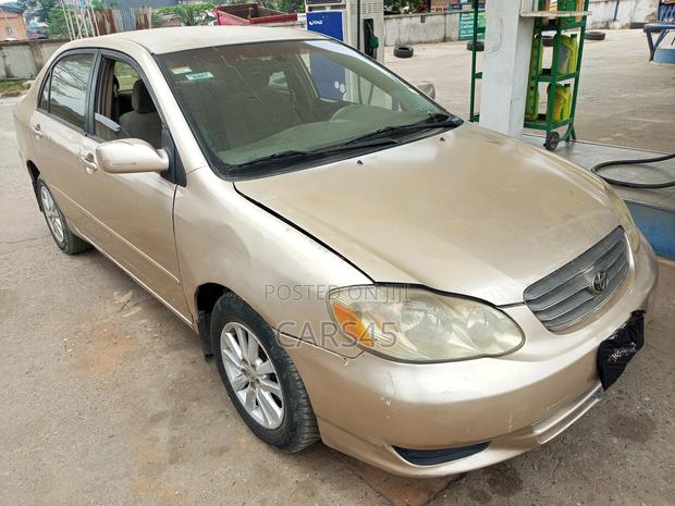 Toyota Corolla 2004 Gold