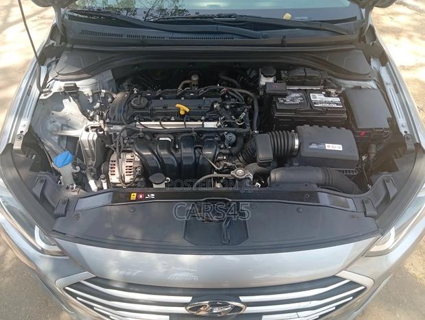 Hyundai Elantra 2017 Silver