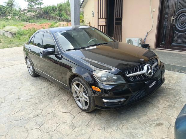 Mercedes-Benz C300 2012 Black