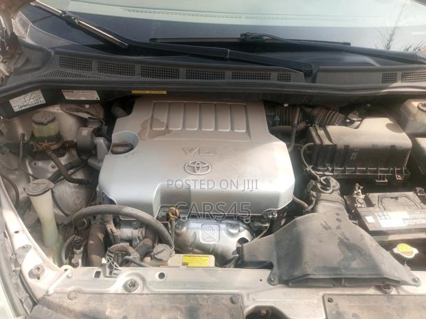 Toyota Sienna 2009 Gold