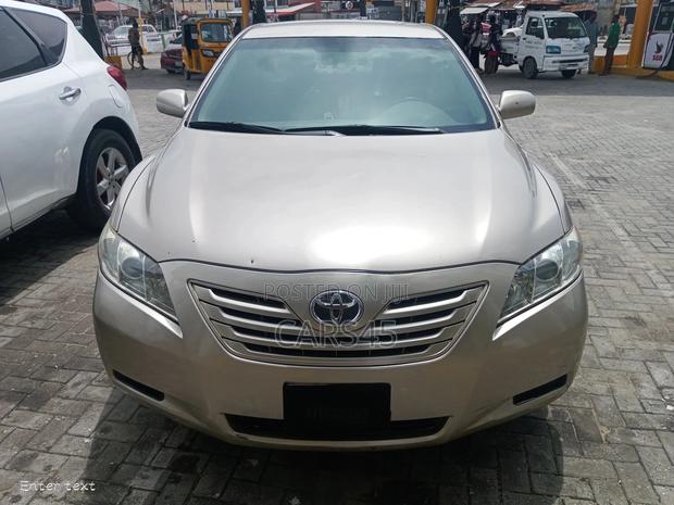 Toyota Camry 2009 Gold