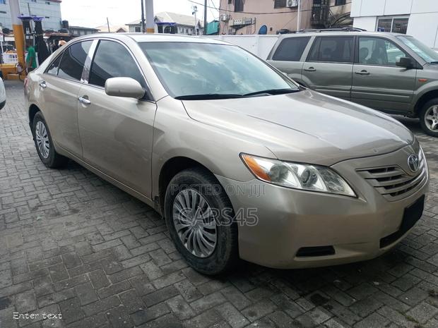 Toyota Camry 2009 Gold