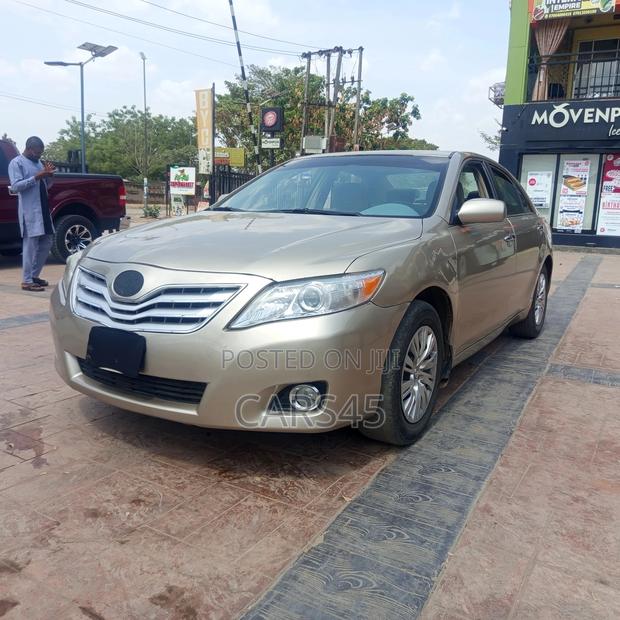 Toyota Camry 2008 Gold