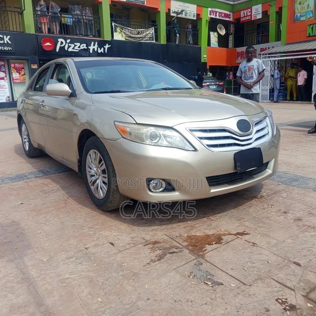 Toyota Camry 2008 Gold
