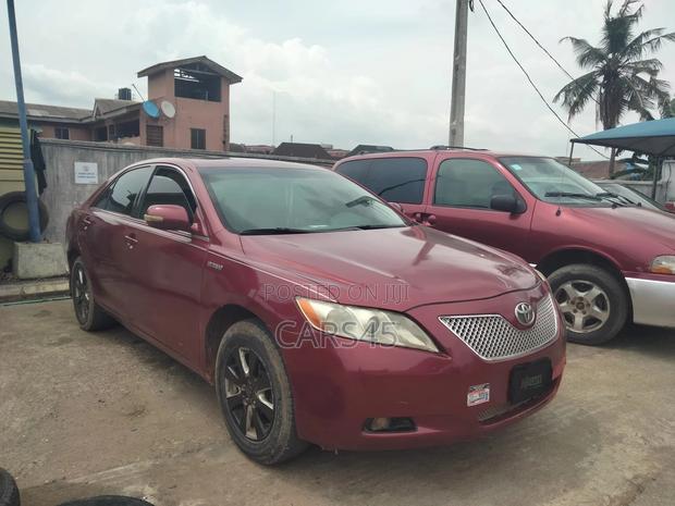 Toyota Camry Hybrid 2023 Red