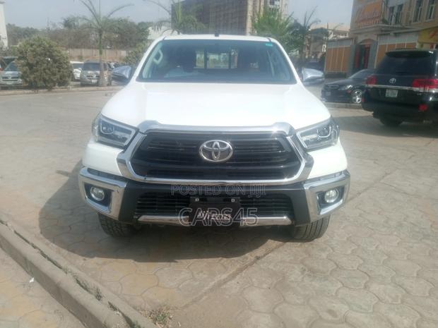 Toyota Hilux 2021 White