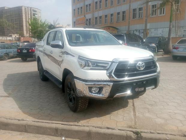 Toyota Hilux 2021 White
