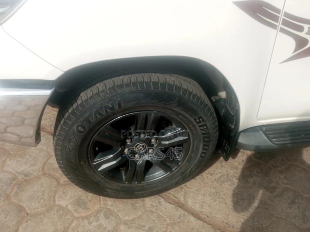 Toyota Hilux 2021 White