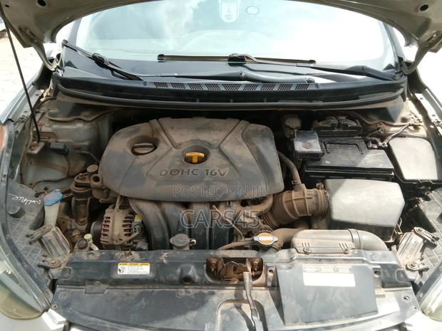 Hyundai Elantra 2011 Silver