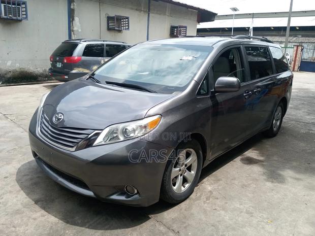 Toyota Sienna 2011 Gray