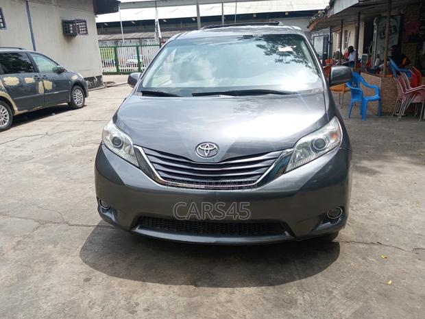 Toyota Sienna 2011 Gray