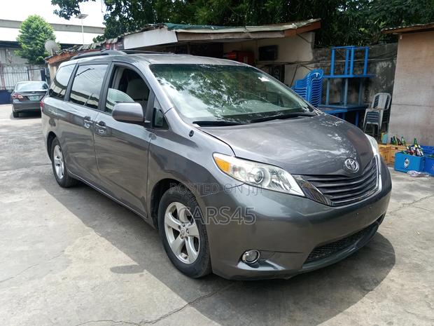 Toyota Sienna 2011 Gray