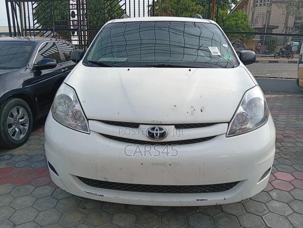 Toyota Sienna 2008 White